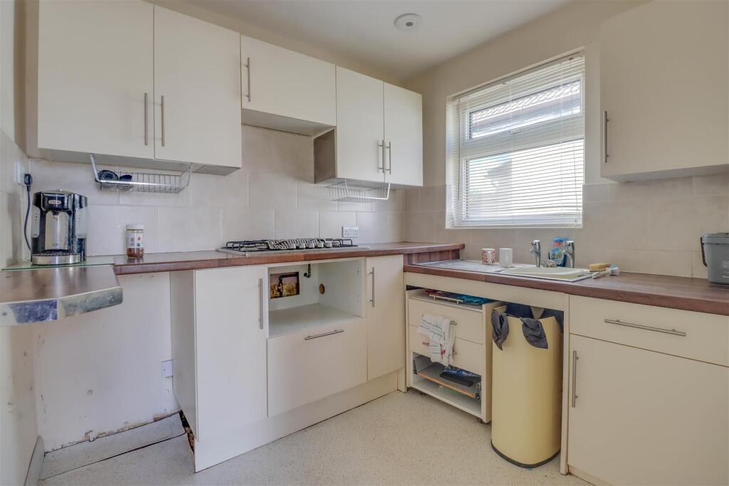 52 ATHELSTAN GARDENS-4.jpg