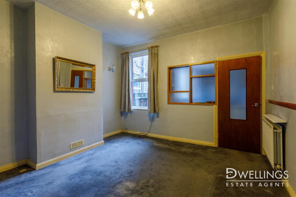 DWELEST- 43 Blackpool Street, DE14 3AW - 004.jpg