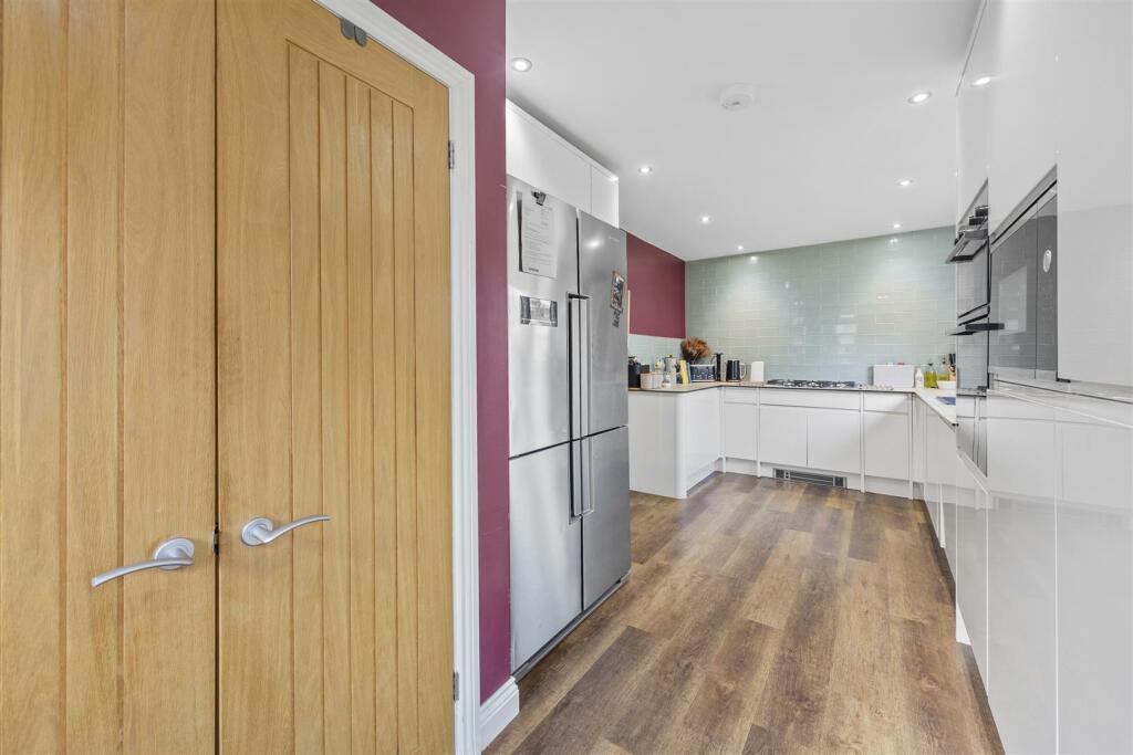 Kitchen/Brerakfast Room