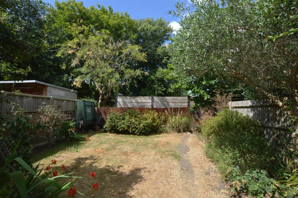 62 Ryecroft Avenue gdn a.JPG