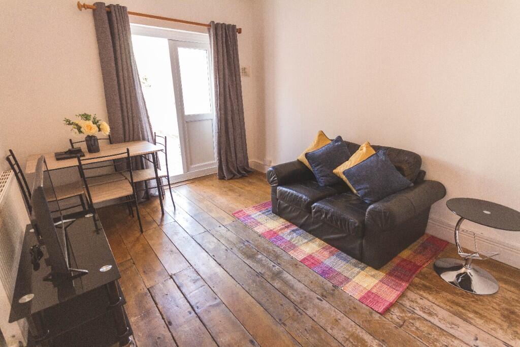 Light &amp; airy Lounge