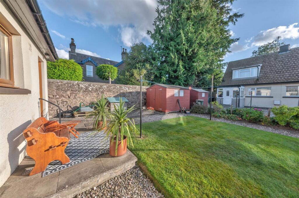 4 Kinloch Place Meigle-13.JPG