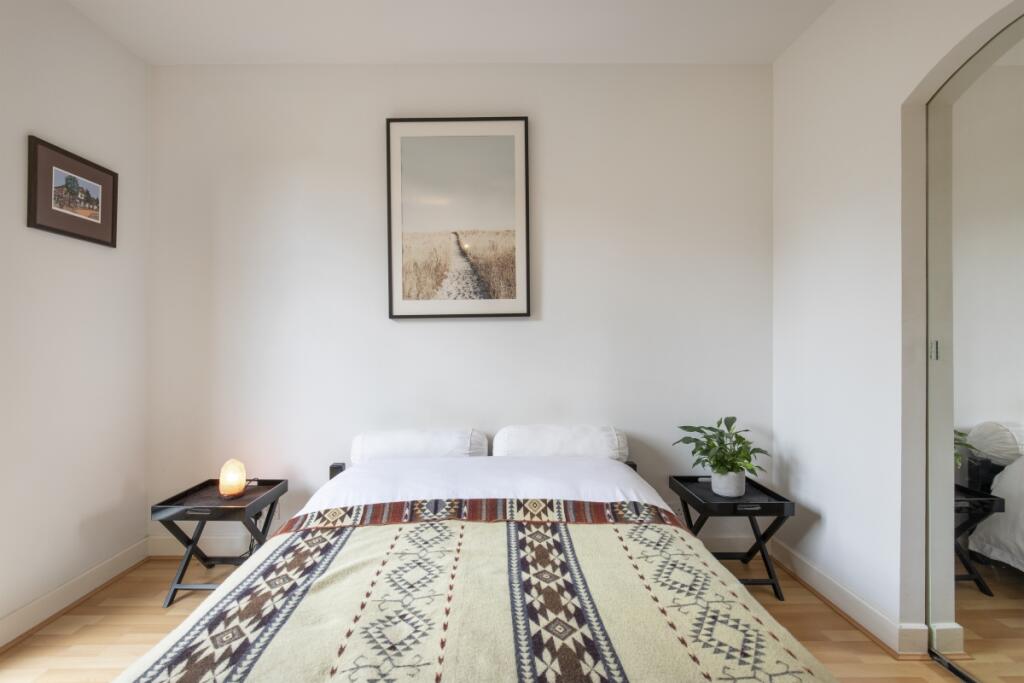 The Circle F264 -...