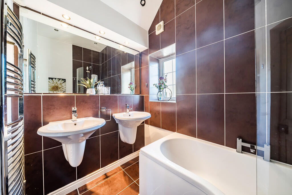 1370321-9-68fb6e4...