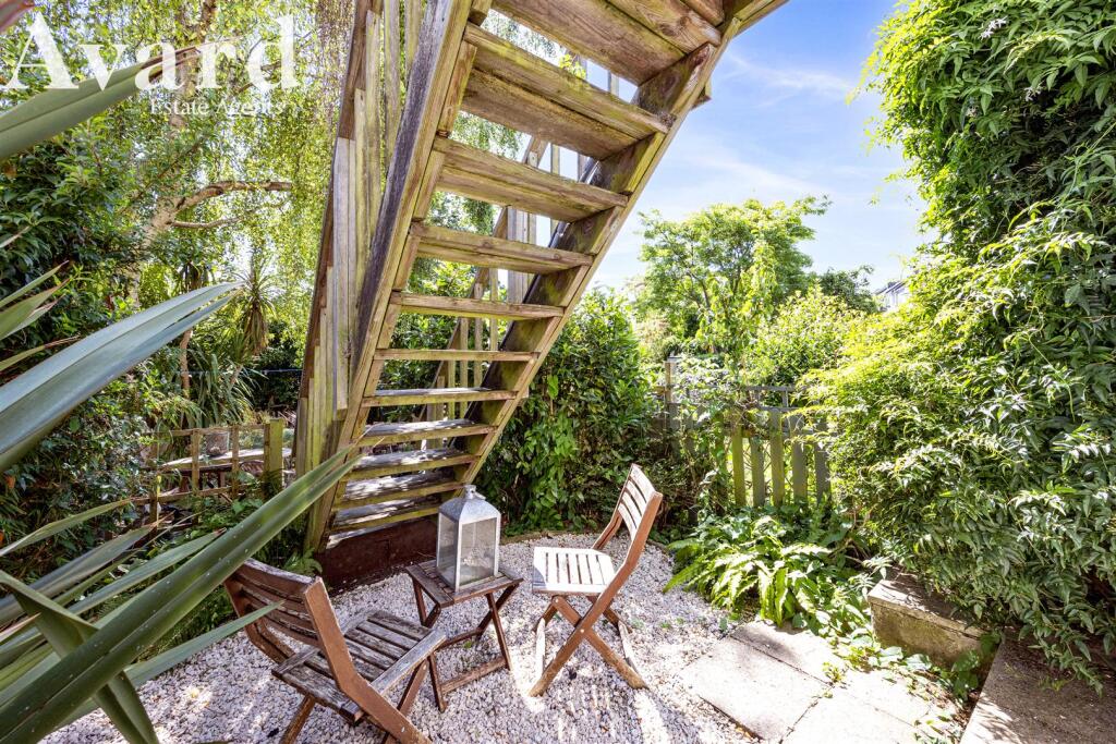 Roundhill Crescent, 78a-017.JPG