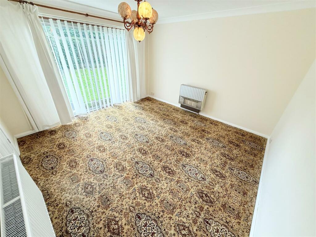 BEDROOM/ RECEPTION ROOM