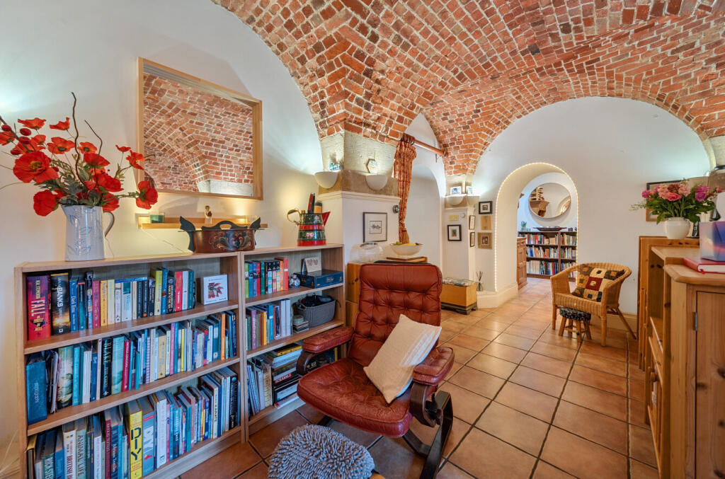 1348897-23-68cadd...