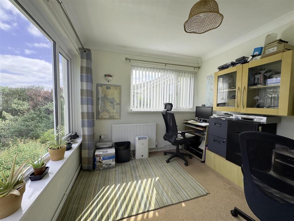 Bedroom/Office