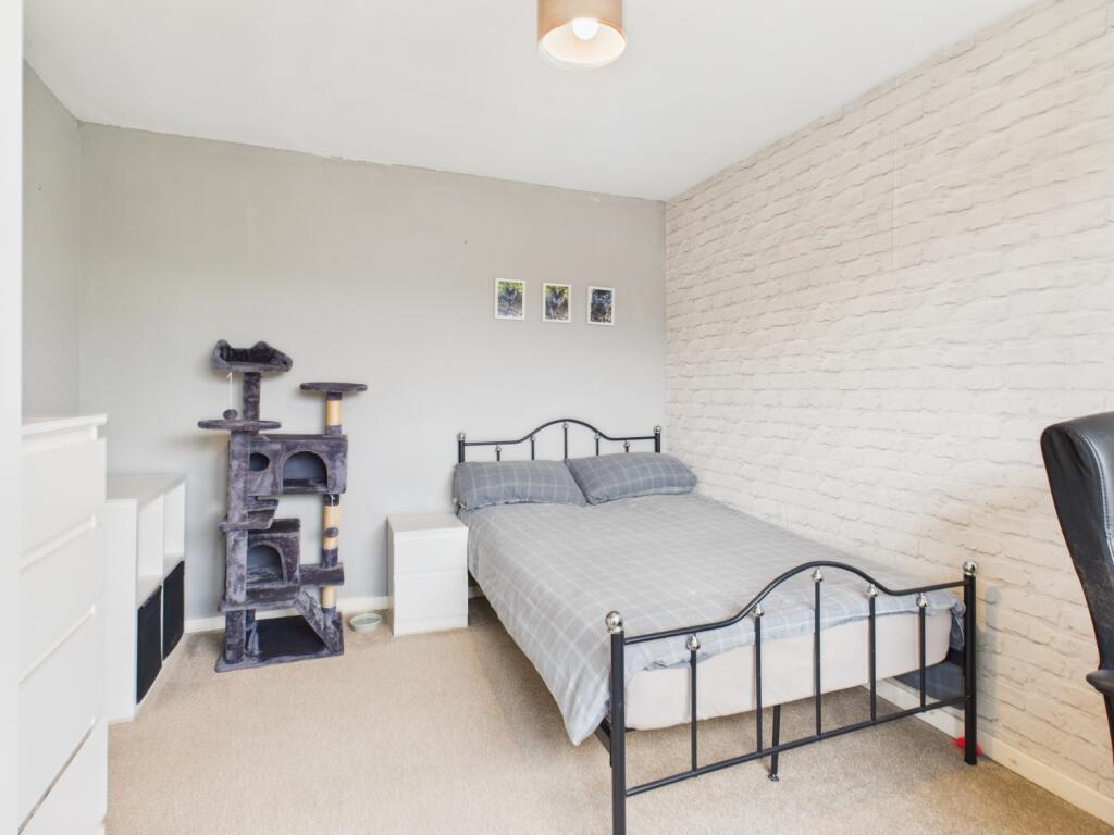 CAM03729G0-PR0152-STILL016