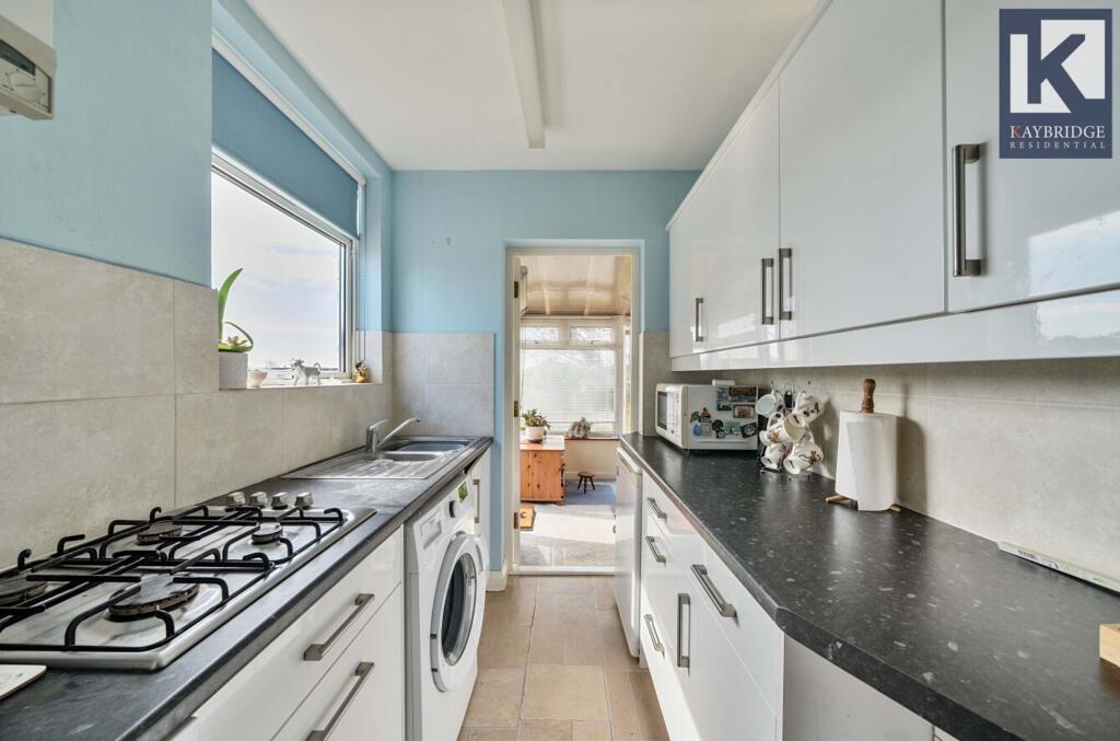 Walsingham Gardens, KT19 0LS