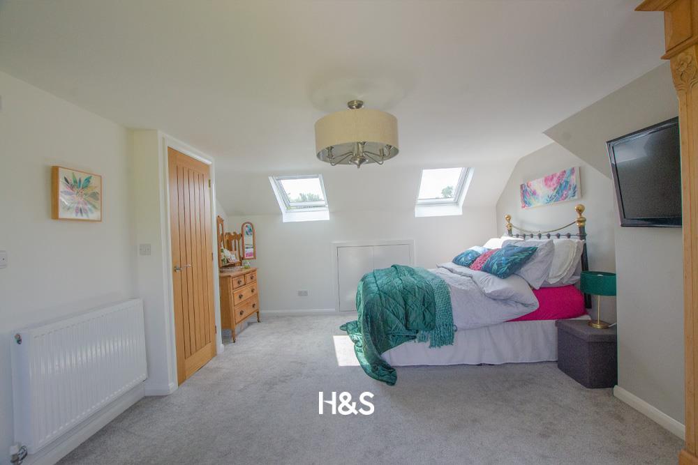 103 cropthorne road - master bedroom.jpg