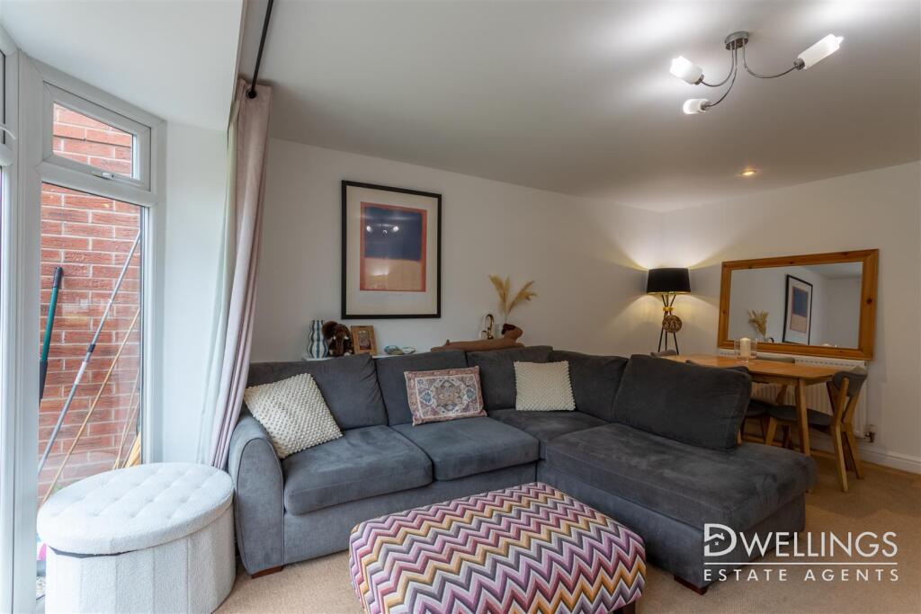 DWELEST- 29 Wyllie Mews, DE14 1BF-0009.jpg