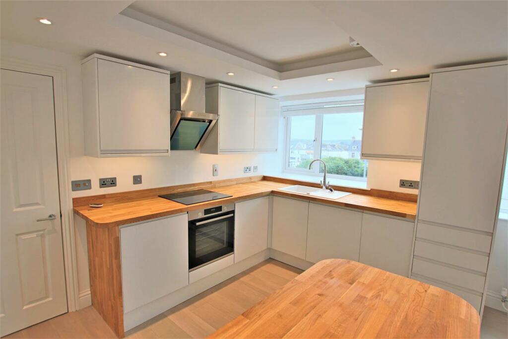 Flat 5. 10-12 Tolcarne Rd. Kitchen.JPG