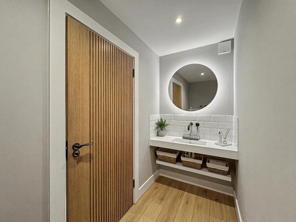 Entrance WC.