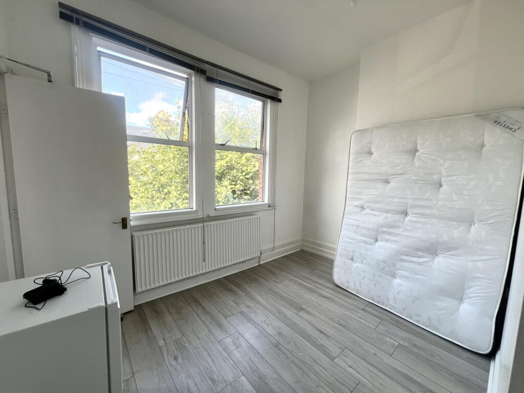 Studio Flat available to rent in Mitcham