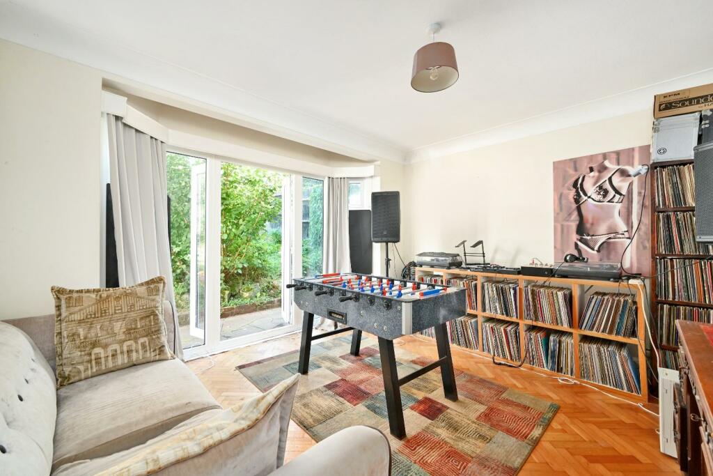 111 goldstone cres bn3 (10).jpg