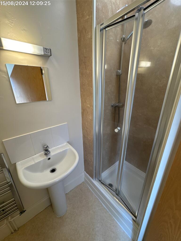 Flat2Upper58AlmaRoad-Ensuite6-13882324-47-0