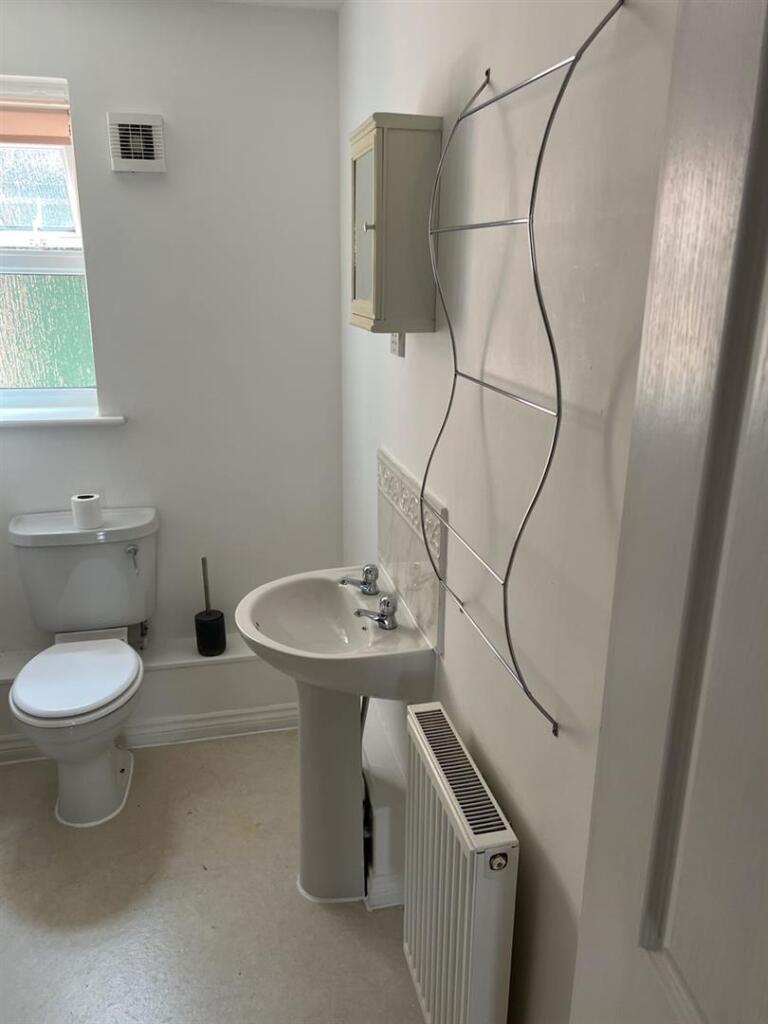 Bathroom 3.jpg