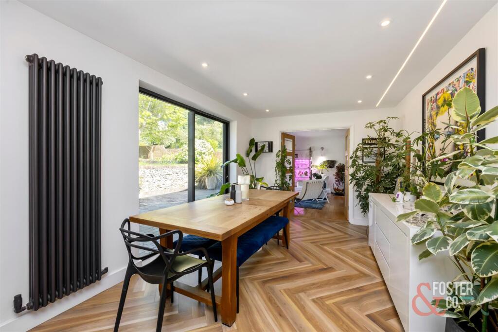 Honeysuckle Close, 1-014.JPG