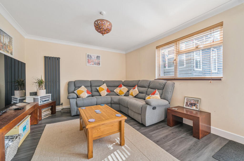 1353870-9-68c7e51...