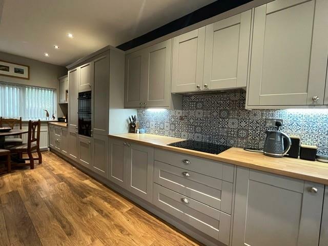 MODERN DINING KITCHEN