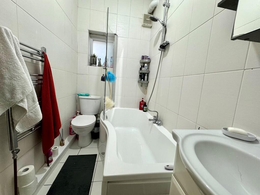 49a Woodgrange Dr...
