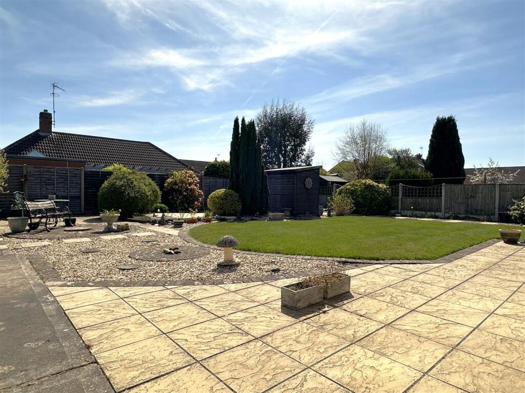 Magnificent Rear Garden 891