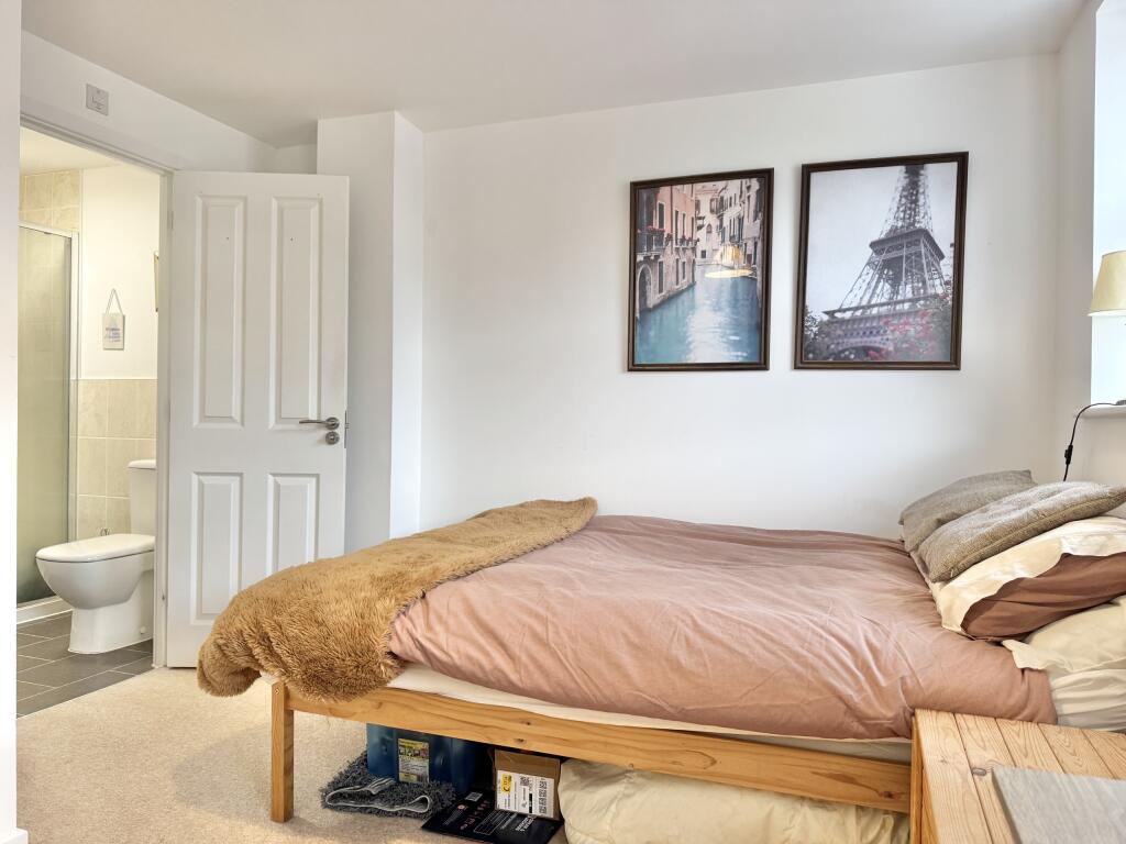 Bedroom 1 (with ensuite)