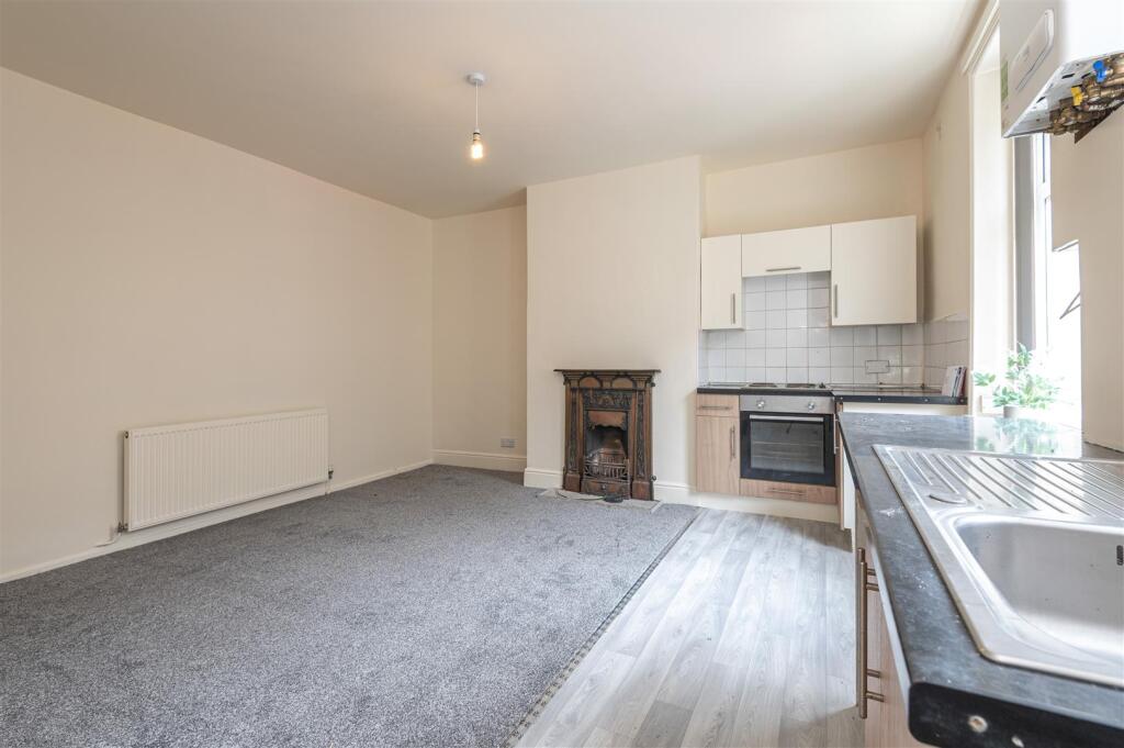 02 - 18 Claremont Street HX6 2PD.jpg