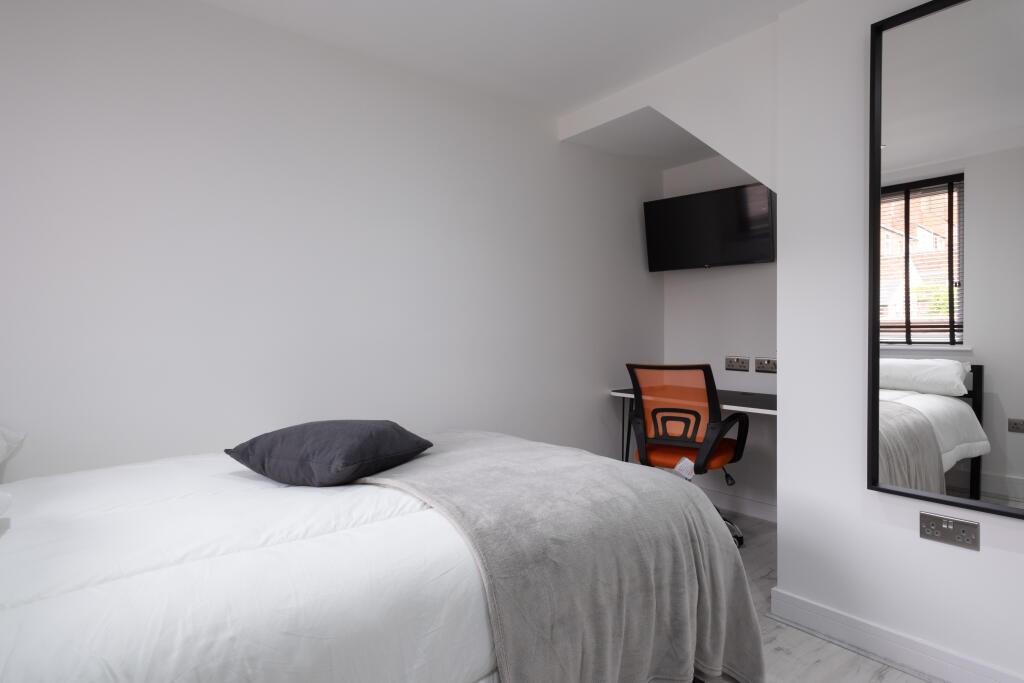 This stylish double bedroom features modern dec...