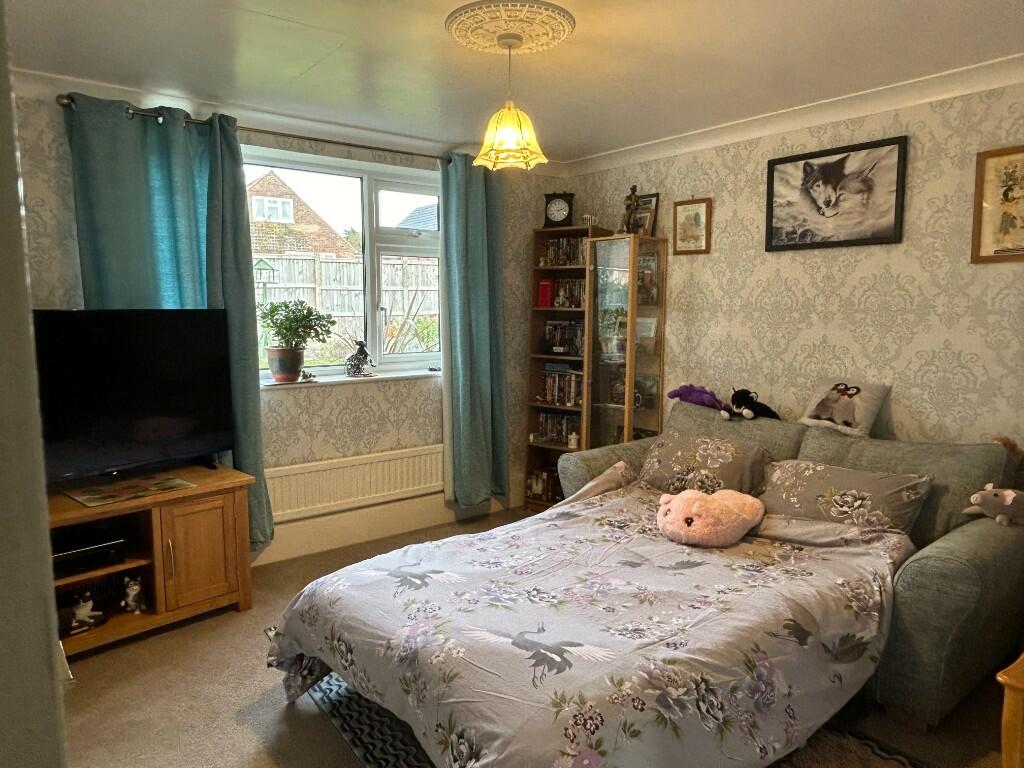 Bedroom/ Dining Room
