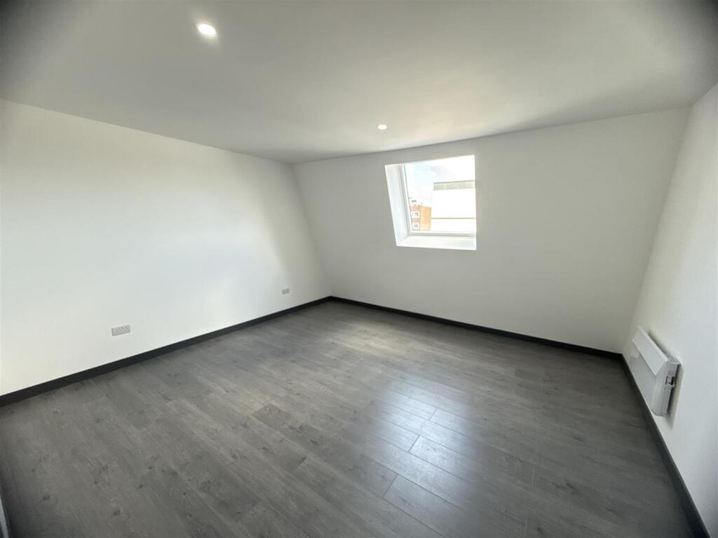 Flat 16 pent -4.jpg
