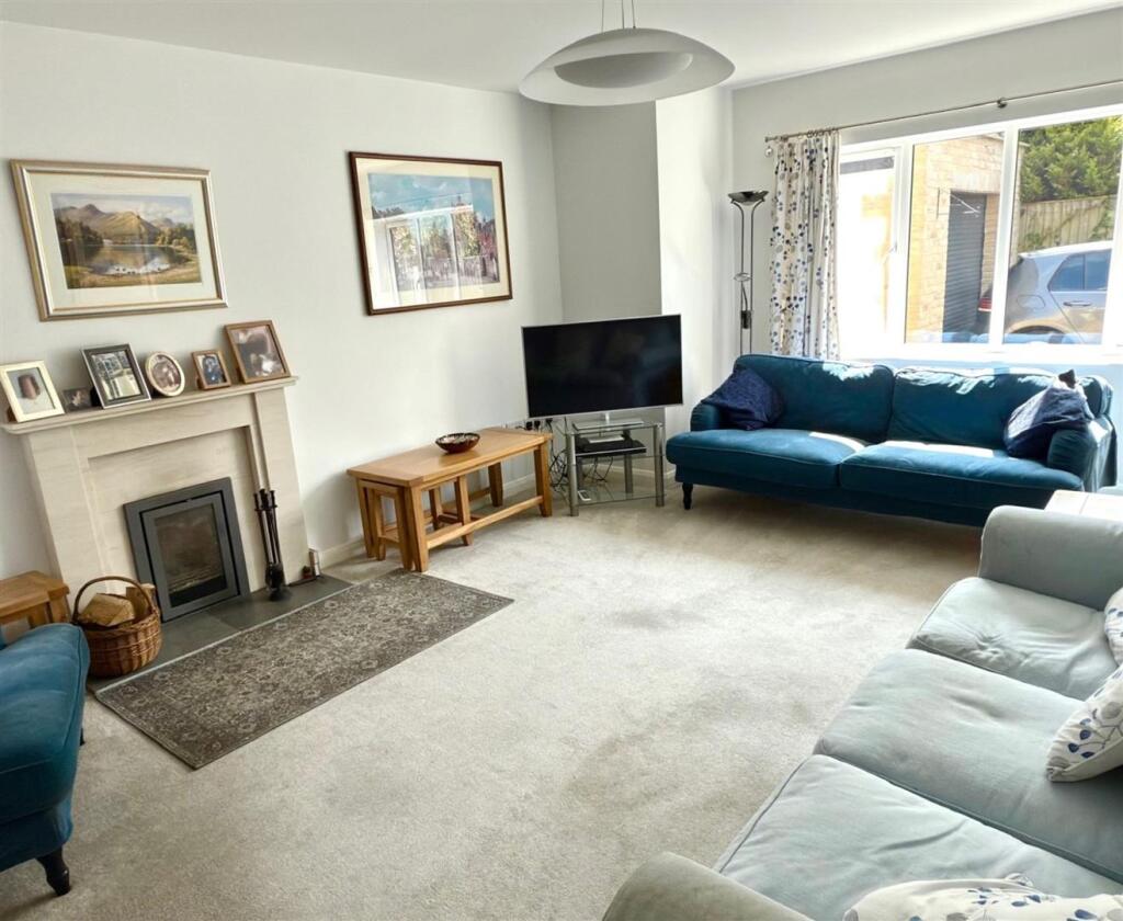 LOUNGE AREA.jpg