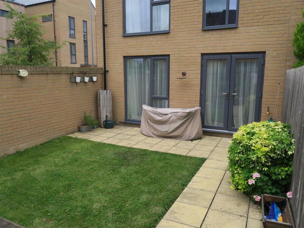 rear garden (2).JPG