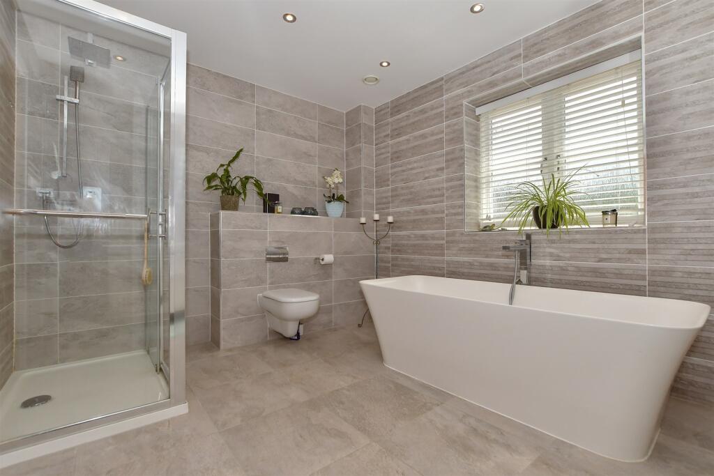 En-Suite Bathroom