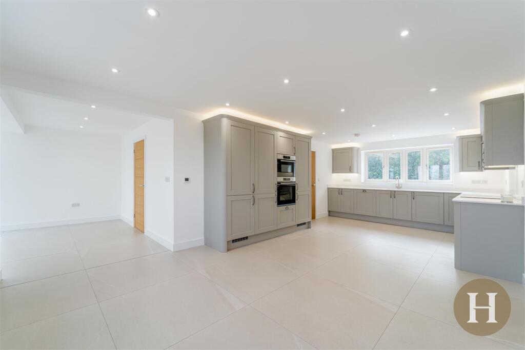 Hadleigh Estate Agents-8.jpg