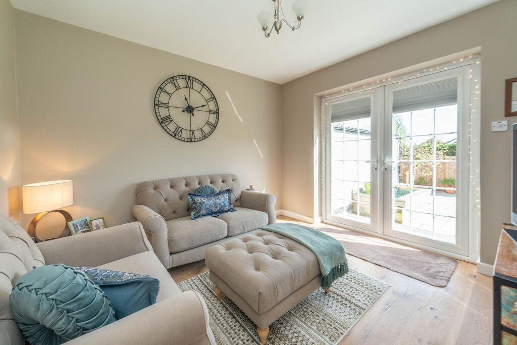 LOUNGE/DINING ROOM SITTING ROOM AND FITTED KITCHEN