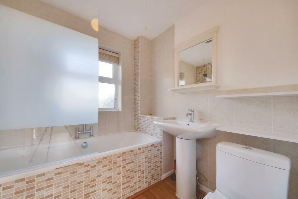 Family Bathroom (Portal Size).jpg