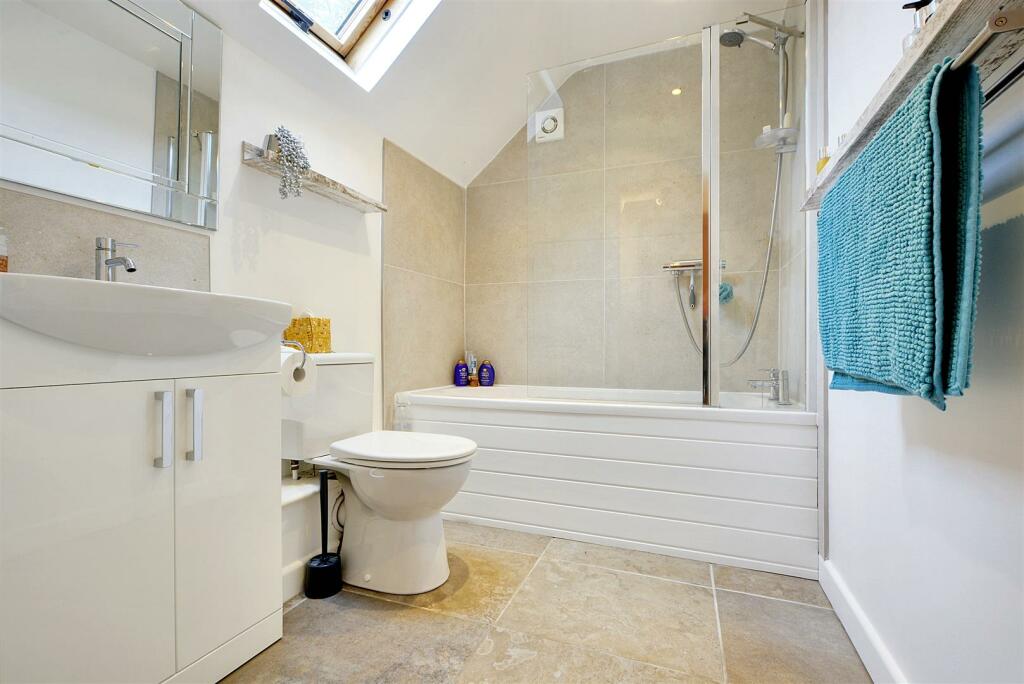 Bathroom_2.jpeg