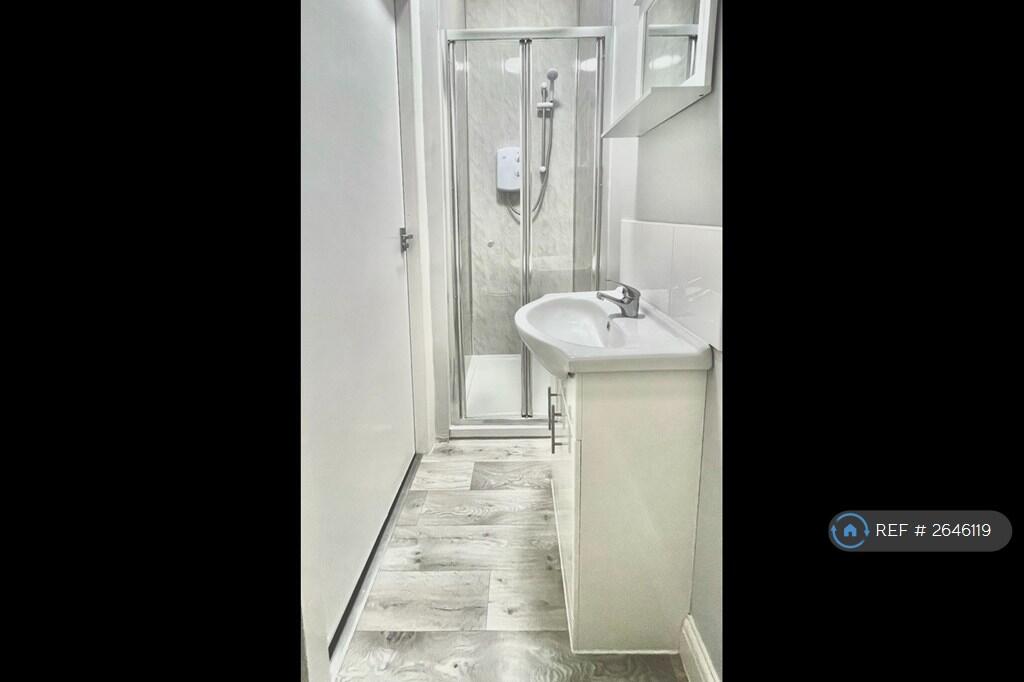Private Bathroom Room 2