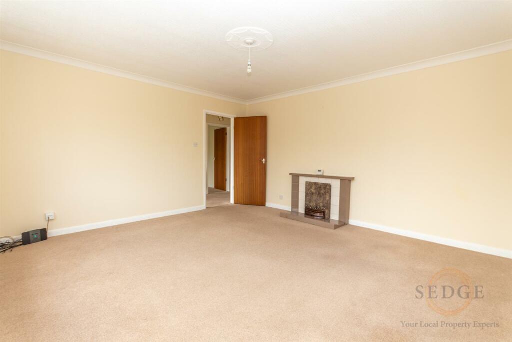 83 bckgate-07.jpg