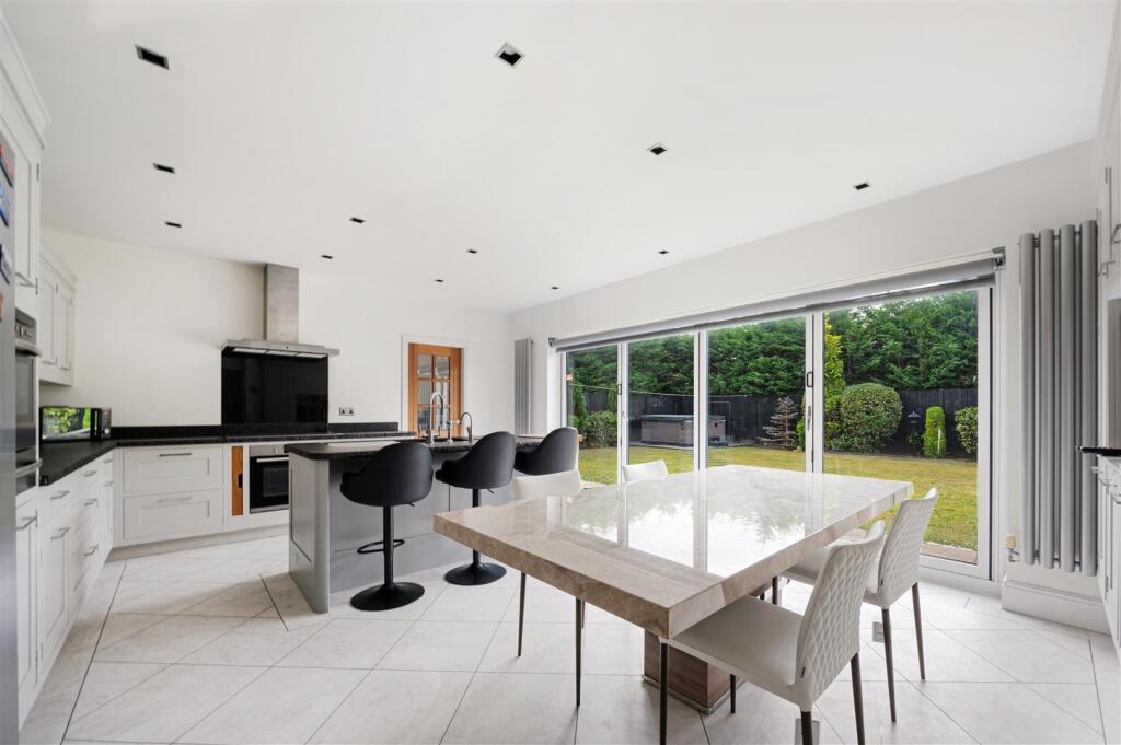 Kitchen/Breakfast Room