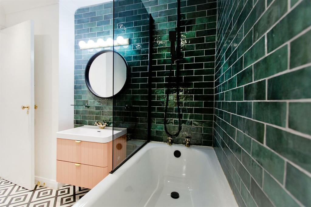 Art deco style bathroom