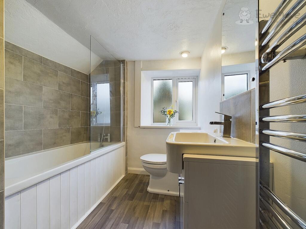 EweMove South Molton - East Street - Family Bathro