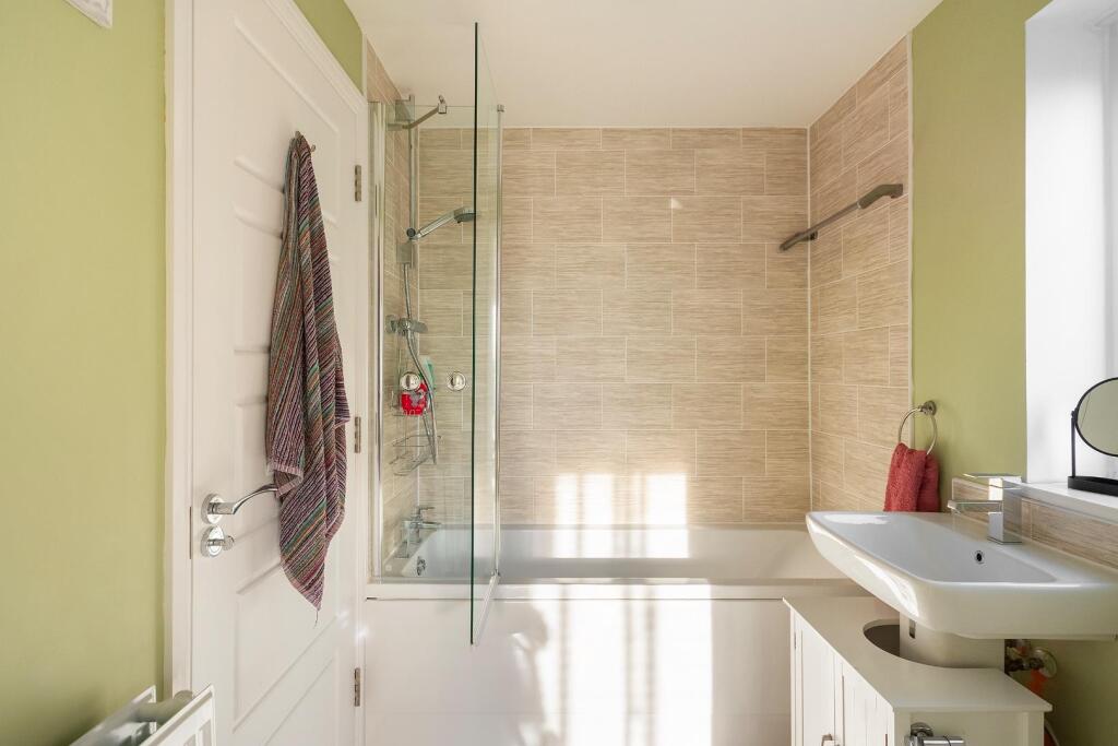 0M8RFP - Bathroom B.jpg