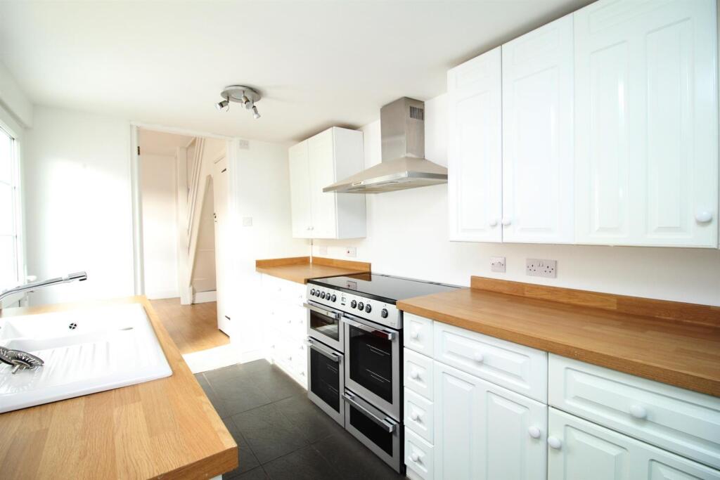 37 Upper Denmark Road Kitchen2.JPG