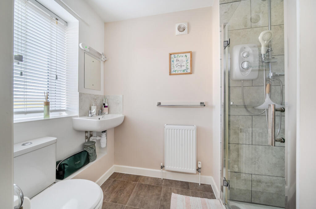 1373453-12-68ff7c...