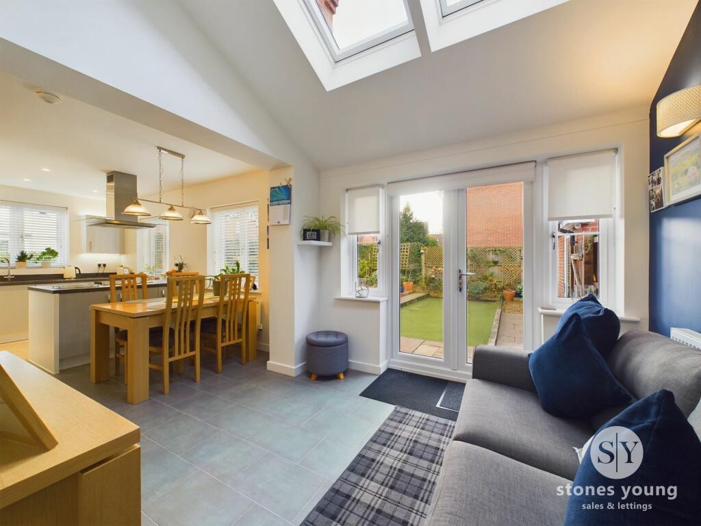 Fantastic Open Plan Living Dining Kitchen