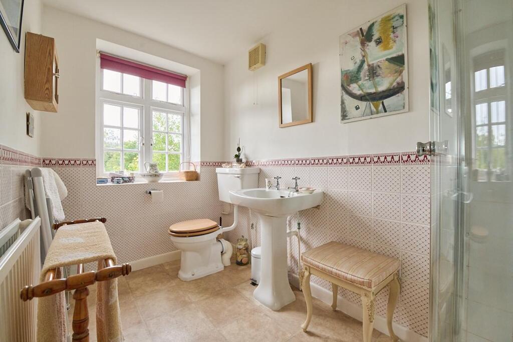 MAIN BATHROOM  LO RES_.jpg