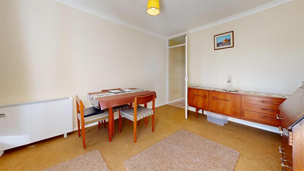 7-Tobys-Close-Bedroom 2.jpg